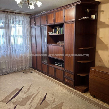 Продам квартиру, 3 кім., 65 м², советский ремонт 