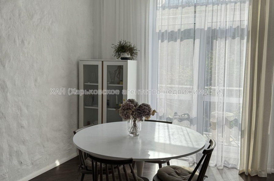 Продам квартиру, Юри Зойфера ул. , 2 кім., 75 м², евроремонт 