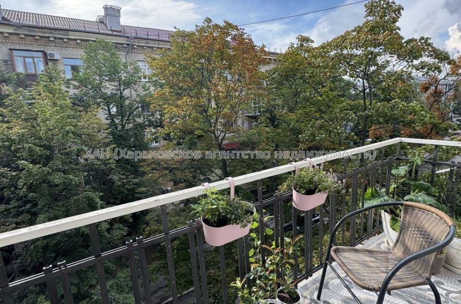 Продам квартиру, Юри Зойфера ул. , 2 кім., 75 м², евроремонт 