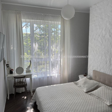 Продам квартиру, Юри Зойфера ул. , 2 кім., 75 м², евроремонт 