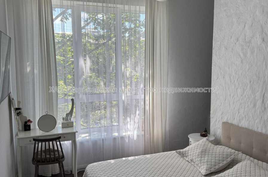 Продам квартиру, Юри Зойфера ул. , 2 кім., 75 м², евроремонт 