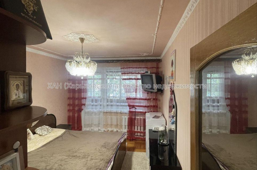 Продам квартиру, Бучмы ул. , 4  ком., 85 м², косметический ремонт 