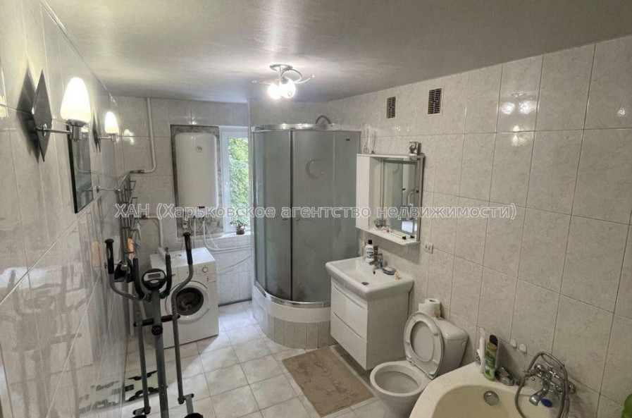 Продам квартиру, Бучмы ул. , 4  ком., 85 м², косметический ремонт 