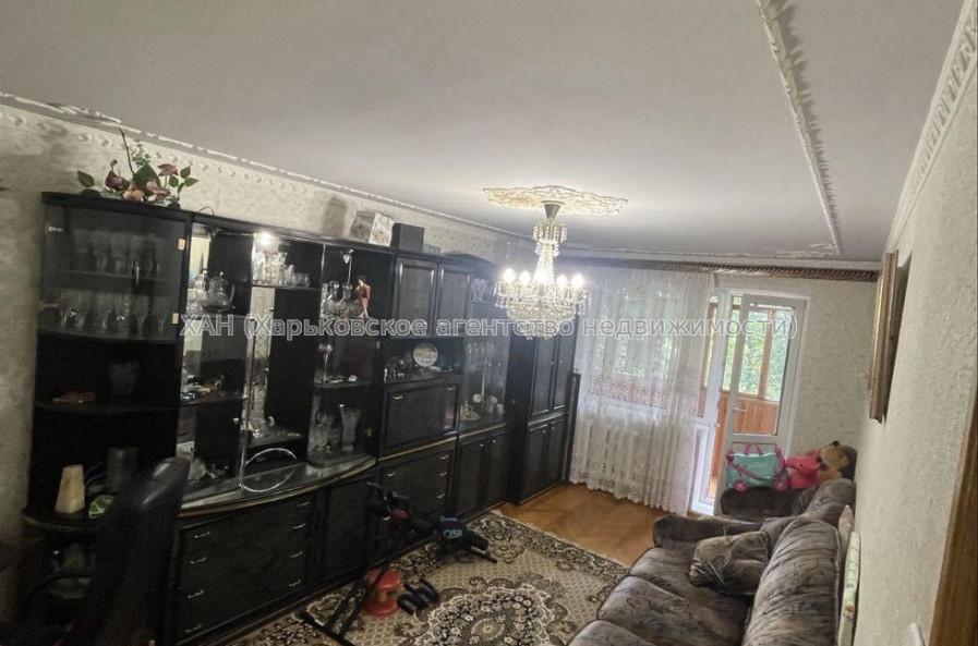 Продам квартиру, Бучмы ул. , 4  ком., 85 м², косметический ремонт 