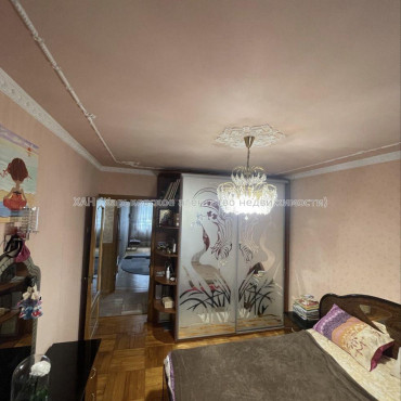 Продам квартиру, Бучмы ул. , 4  ком., 85 м², косметический ремонт 