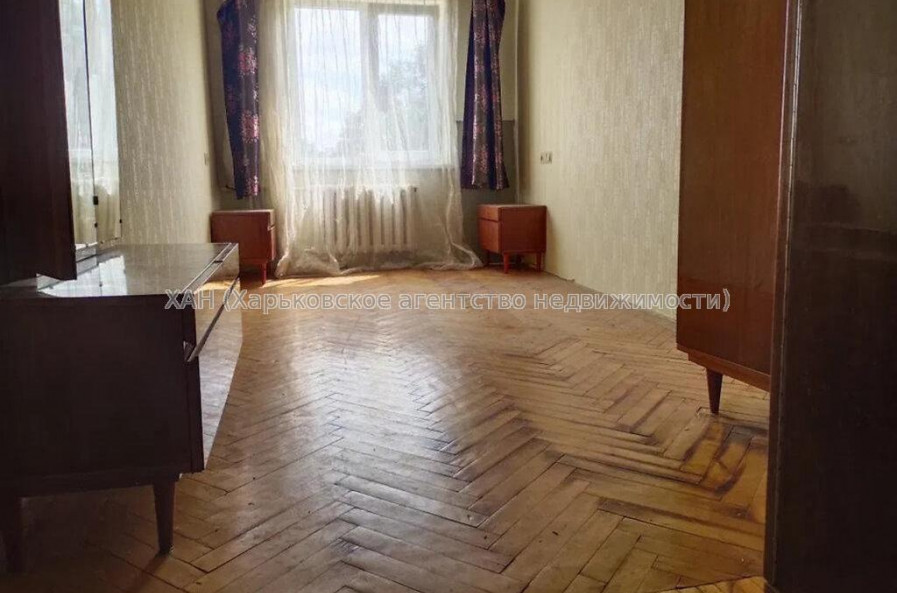 Продам квартиру, Бучмы ул. , 2 кім., 43.20 м², косметический ремонт 