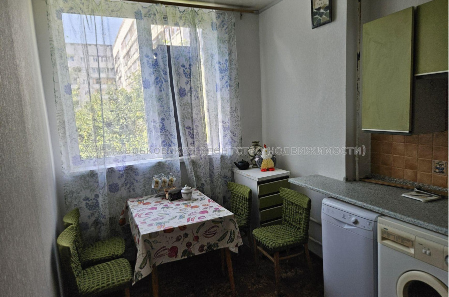 Продам квартиру, Соборности Украины ул. , 3 кім., 72 м², евроремонт 