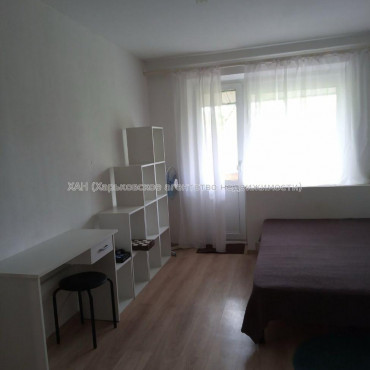 Продам квартиру, Науки просп. , 1 кім., 36 м², капитальный ремонт 