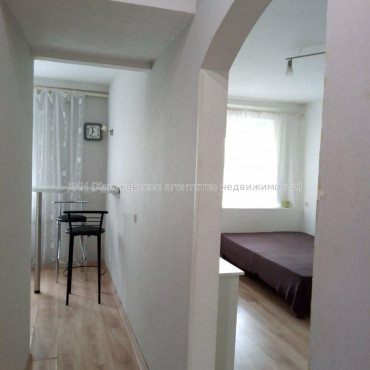 Продам квартиру, Науки просп. , 1 кім., 36 м², капитальный ремонт 