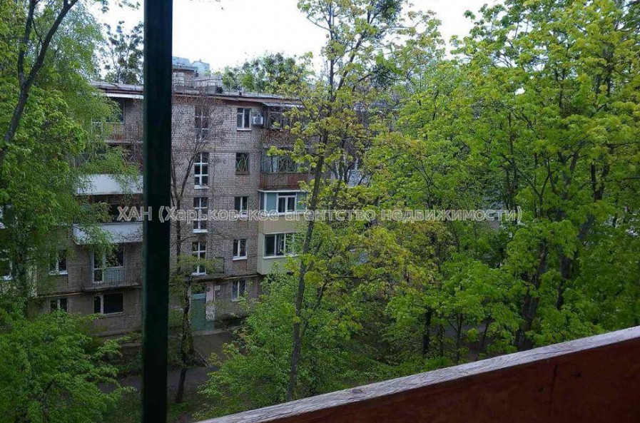 Продам квартиру, Науки просп. , 1 кім., 36 м², капитальный ремонт 