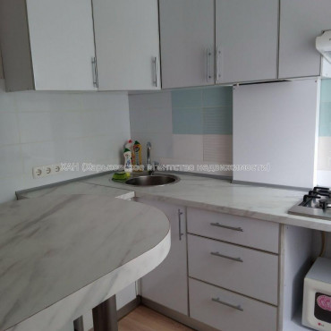 Продам квартиру, Науки просп. , 1 кім., 36 м², капитальный ремонт 