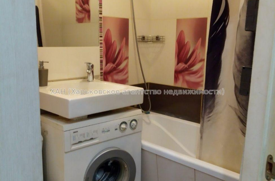 Продам квартиру, Науки просп. , 1 кім., 36 м², капитальный ремонт 