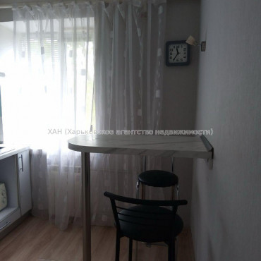 Продам квартиру, Науки просп. , 1 кім., 36 м², капитальный ремонт 