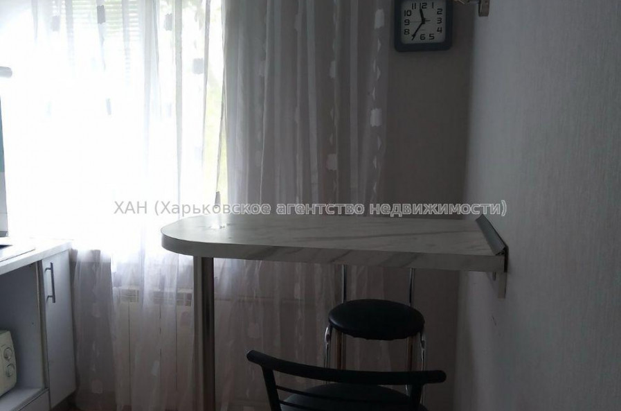 Продам квартиру, Науки просп. , 1 кім., 36 м², капитальный ремонт 
