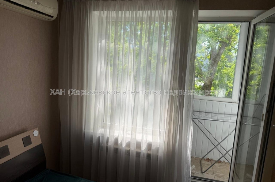 Продам квартиру, Науки просп. , 1 кім., 26 м², капитальный ремонт 