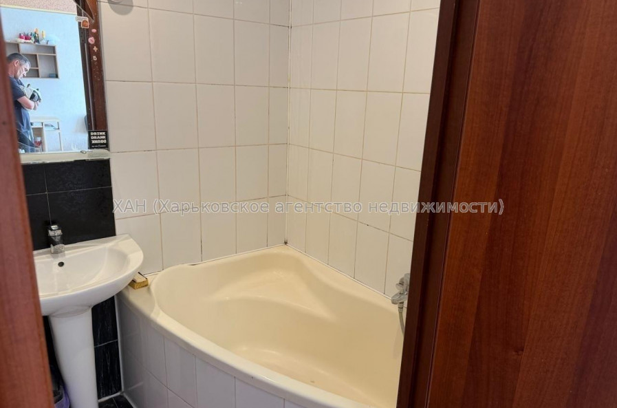 Продам квартиру, Науки просп. , 1 кім., 26 м², капитальный ремонт 