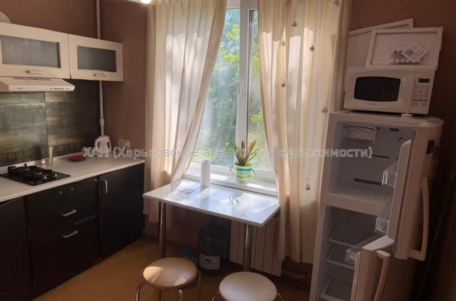 Продам квартиру, Науки просп. , 1 кім., 26 м², капитальный ремонт 