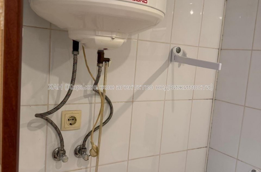 Продам квартиру, Науки просп. , 1 кім., 26 м², капитальный ремонт 