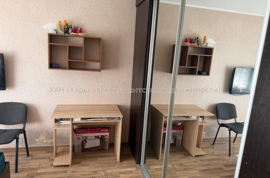 Продам квартиру, Науки просп. , 1 кім., 26 м², капитальный ремонт 