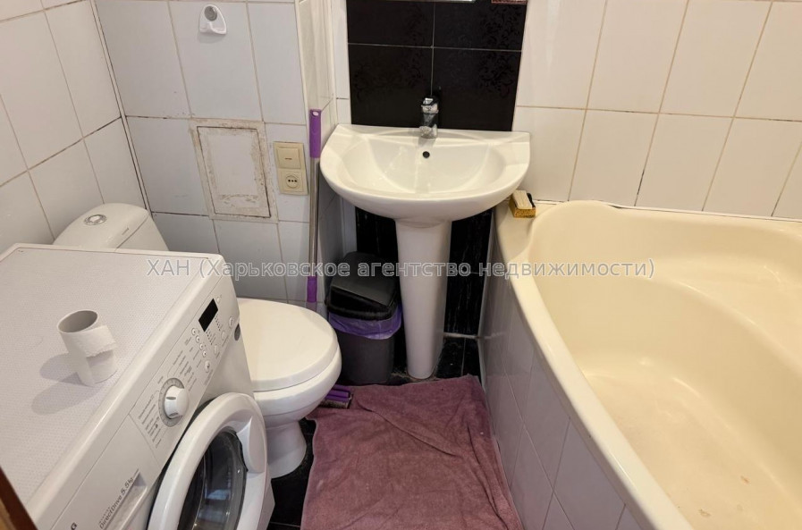 Продам квартиру, Науки просп. , 1 кім., 26 м², капитальный ремонт 