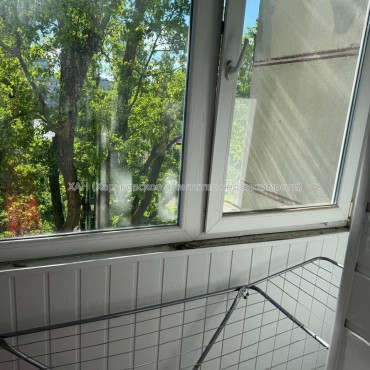 Продам квартиру, Науки просп. , 1 кім., 26 м², капитальный ремонт 