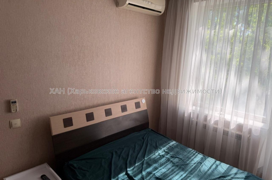 Продам квартиру, Науки просп. , 1 кім., 26 м², капитальный ремонт 