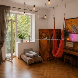 Продам квартиру, Чичибабина Бориса ул. , 3 кім., 72 м², капитальный ремонт