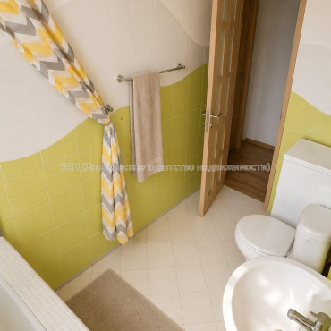 Продам квартиру, Чичибабина Бориса ул. , 3 кім., 72 м², капитальный ремонт 