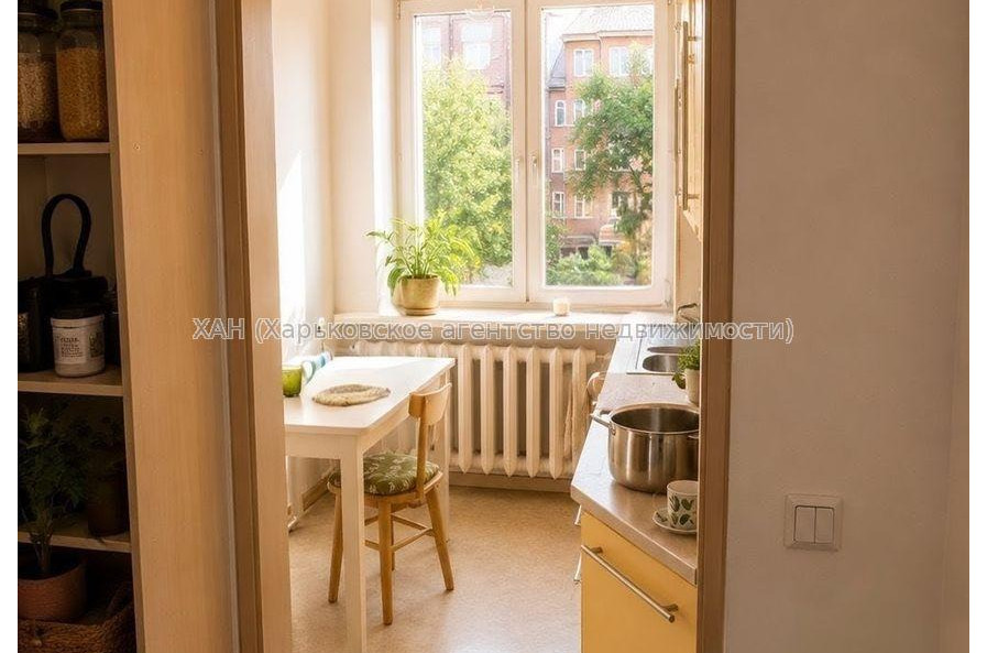 Продам квартиру, Чичибабина Бориса ул. , 3 кім., 72 м², капитальный ремонт 