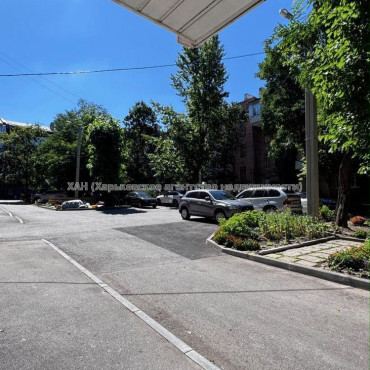 Продам квартиру, Сумская ул. , 4  ком., 114 м², без ремонта 