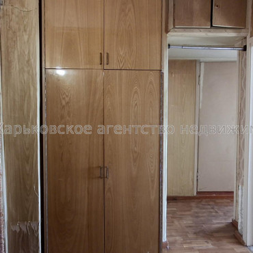 Продам квартиру, Валентиновская ул. , 35/81 , 2  ком., 46 м², частичный ремонт 