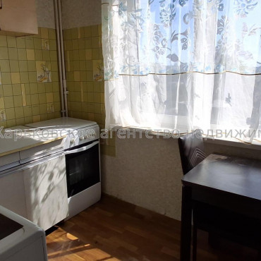 Продам квартиру, Валентиновская ул. , 35/81 , 2  ком., 46 м², частичный ремонт 
