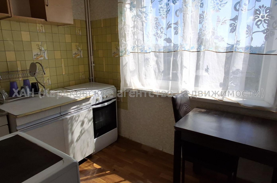 Продам квартиру, Валентиновская ул. , 35/81 , 2  ком., 46 м², частичный ремонт 