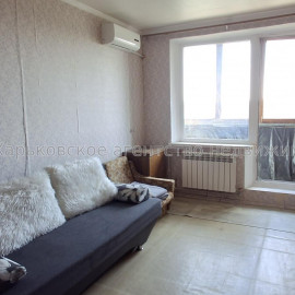 Продам квартиру, Валентиновская ул. , 35/81 , 2 кім., 46 м², частичный ремонт