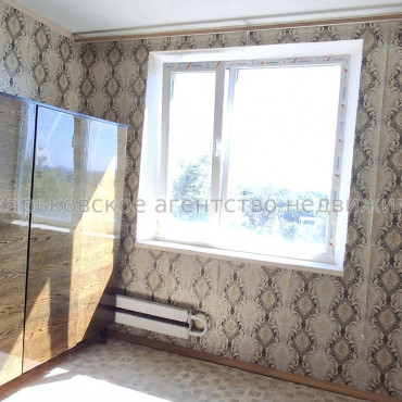 Продам квартиру, Валентиновская ул. , 35/81 , 2  ком., 46 м², частичный ремонт 