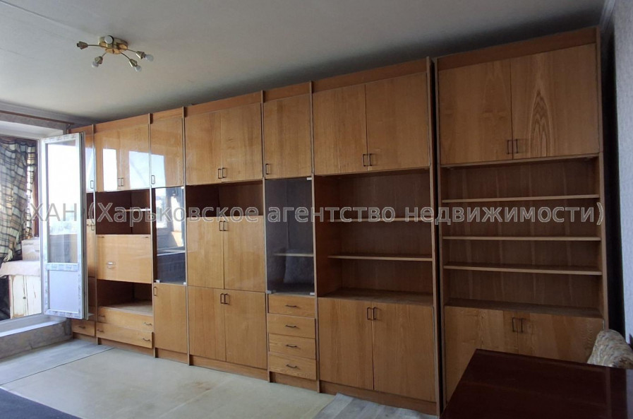 Продам квартиру, Валентиновская ул. , 35/81 , 2  ком., 46 м², частичный ремонт 