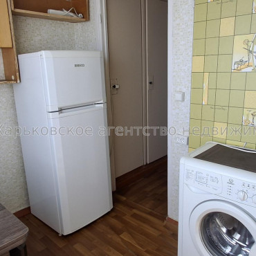 Продам квартиру, Валентиновская ул. , 35/81 , 2  ком., 46 м², частичный ремонт 