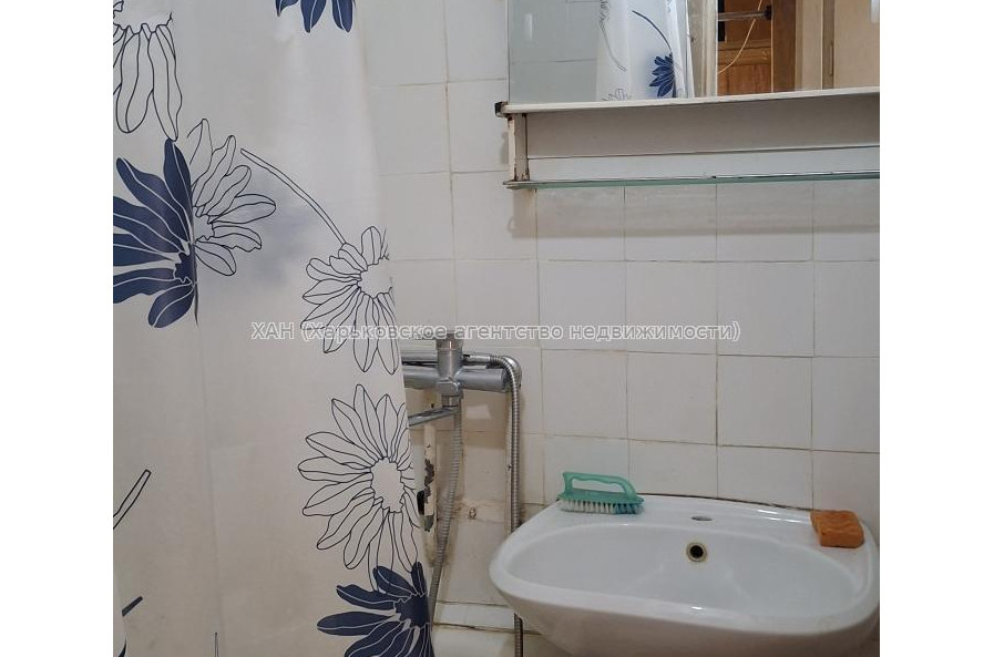 Продам квартиру, Валентиновская ул. , 35/81 , 2  ком., 46 м², частичный ремонт 