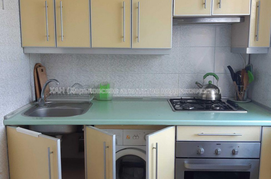 Продам квартиру, Астрономическая ул. , 3 кім., 66.70 м², косметический ремонт 