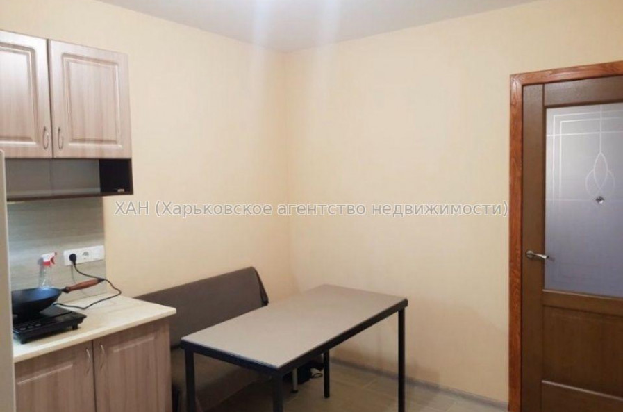 Продам квартиру, Героев Харькова просп. , 1 кім., 32 м², евроремонт 