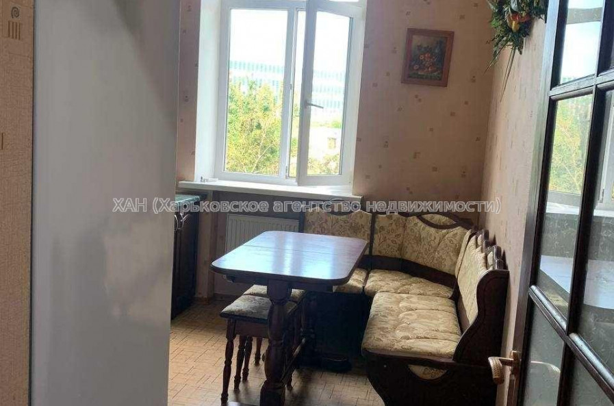 Продам квартиру, Волосна ул. , 3 кім., 73.80 м², частичный ремонт 