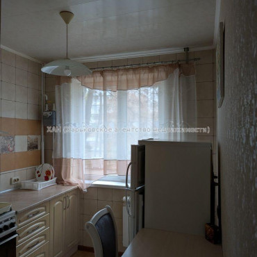 Продам квартиру, Бучмы ул. , 2 кім., 44 м², косметический ремонт 