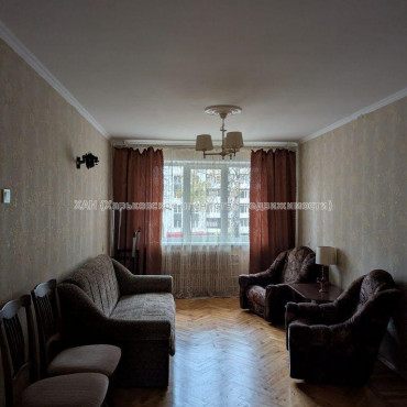 Продам квартиру, Бучмы ул. , 2 кім., 44 м², косметический ремонт 