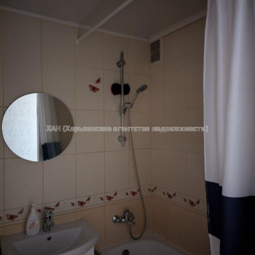 Продам квартиру, Бучмы ул. , 2 кім., 44 м², косметический ремонт 