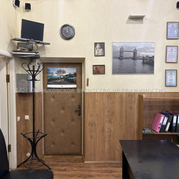 Продам нежитлову нерухомість, офис в многоквартирном доме , 1 кім., 26.10 м², капитальный ремонт 
