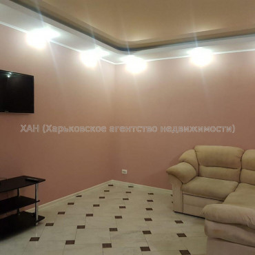 Продам квартиру, Роганская ул. , 2  ком., 35.90 м², евроремонт 