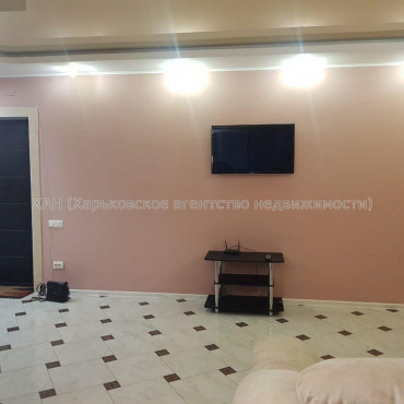Продам квартиру, Роганская ул. , 2  ком., 35.90 м², евроремонт 