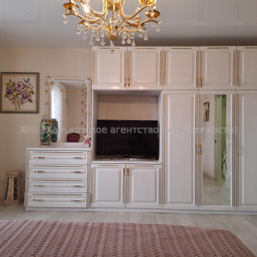 Сдам квартиру, Науки просп. , 2  ком., 55 м², капитальный ремонт 