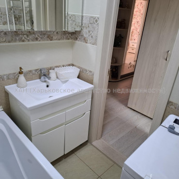 Сдам квартиру, Науки просп. , 2  ком., 55 м², капитальный ремонт 