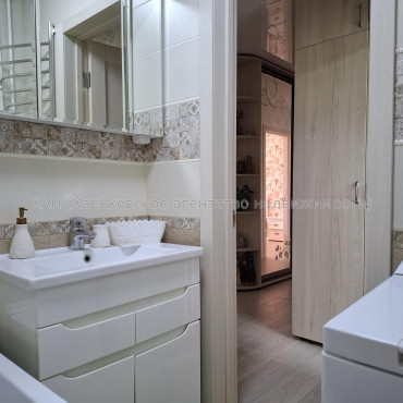 Сдам квартиру, Науки просп. , 2  ком., 55 м², капитальный ремонт 